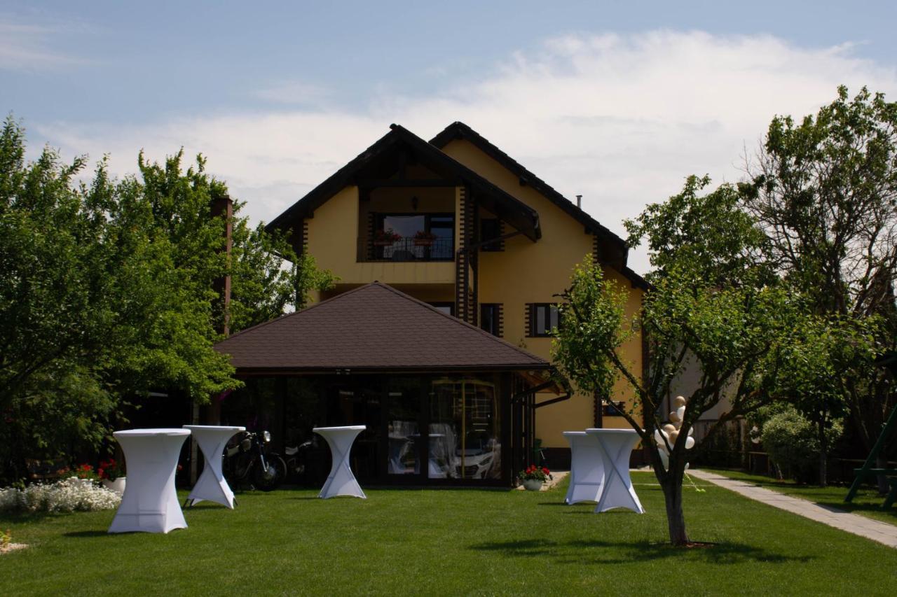 Hotel Janine Garden Brașov Exterior foto